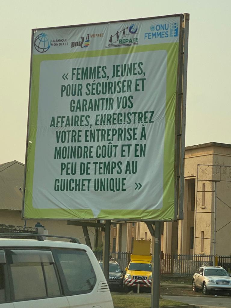 panneau géant de sensibilisation