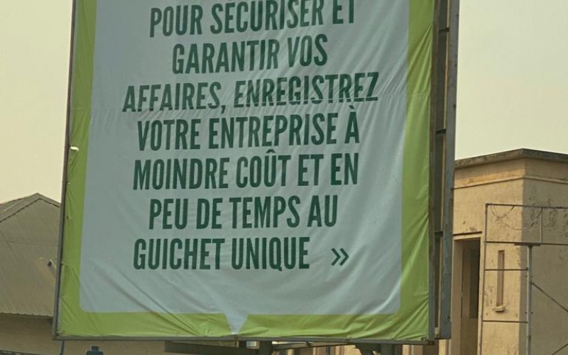 panneau géant de sensibilisation