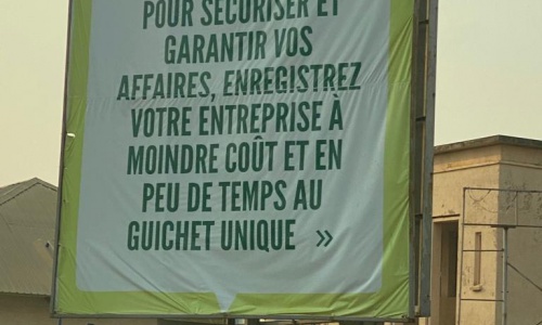 panneau géant de sensibilisation